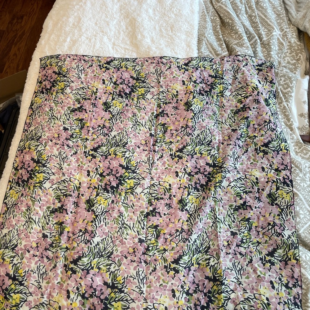NWT Tory Burch Flower Field Cotton Square - Picture 7 of 7